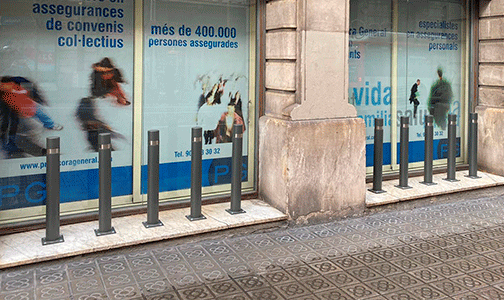 pilona city fixa amb placa pilona city fixa amb placa