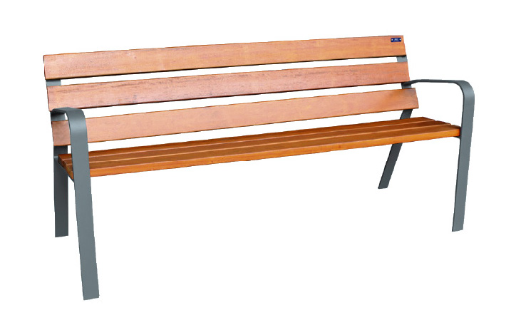 banc urbà de fusta acorde