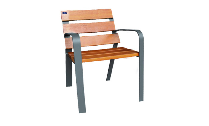 cadira urbana de fusta acorde